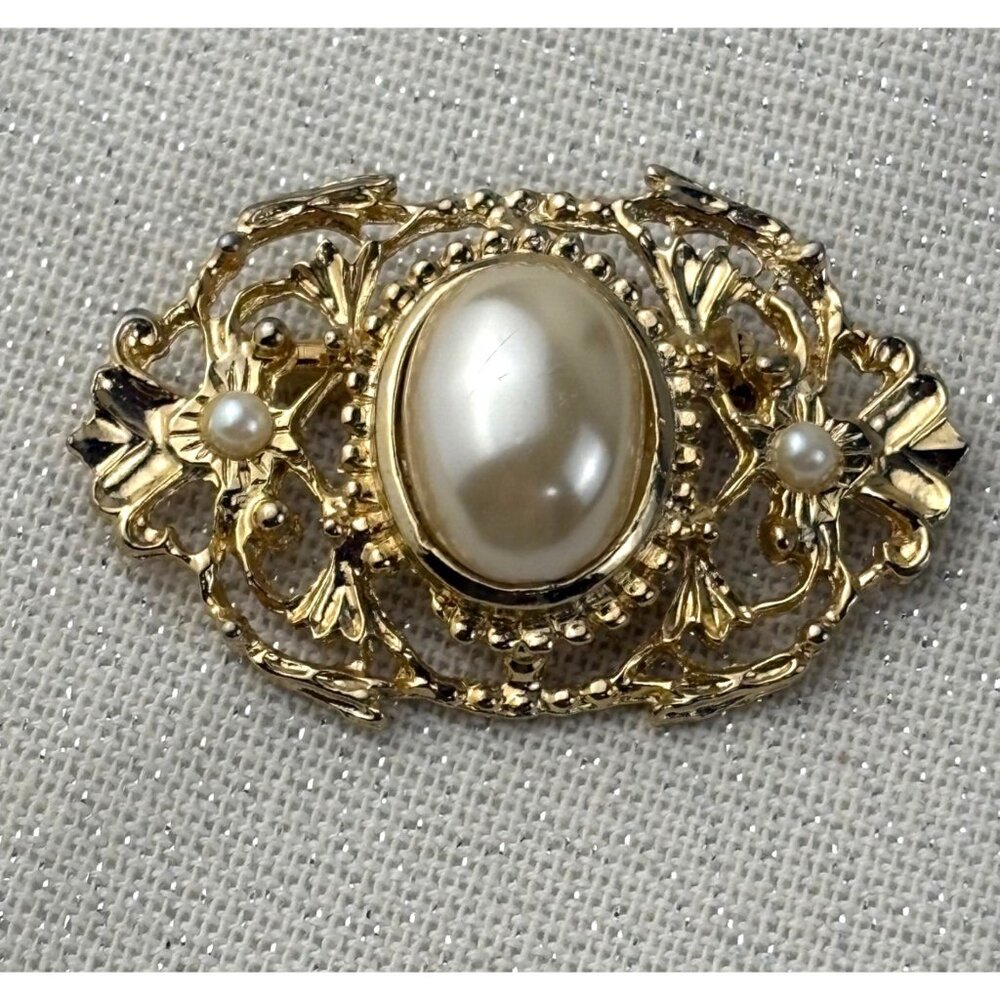 Vintage Gold Tone Romantic‎ Brooch Filigree & Faux Pearl Cabochon